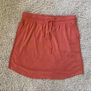 NWT Lou & Grey by Loft drawstring pocket skirt in Coral splash size Large